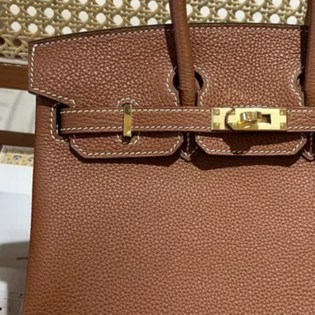 Tasche 25 Brk HSS Cr / GryTr aus Tg-Leder mit gebürsteten goldfarbenen Beschlägen