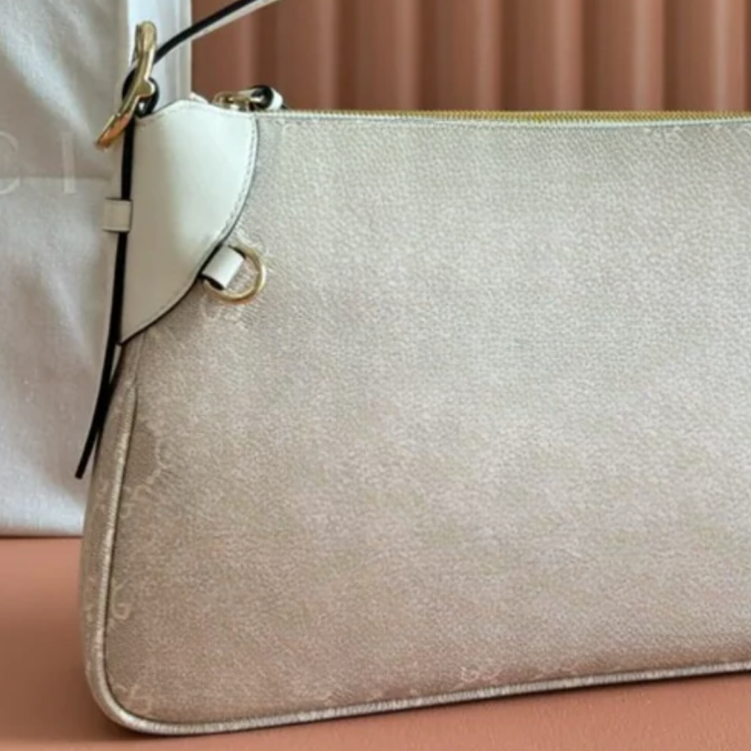 Kleine Schultertasche mit G-Emblem