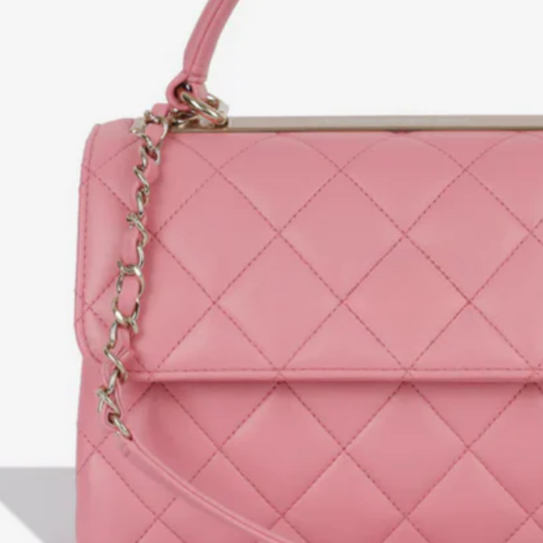 Trendige kleine Klappentasche