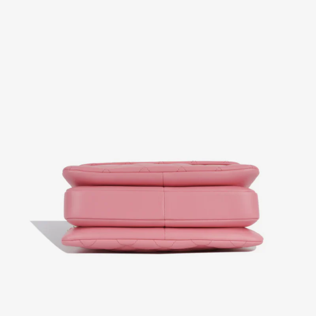 Trendige kleine Klappentasche