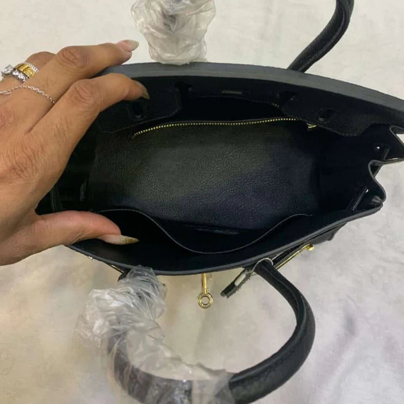 Tasche 25 Brk HSS Cr / GryTr aus Tg-Leder mit gebürsteten goldfarbenen Beschlägen